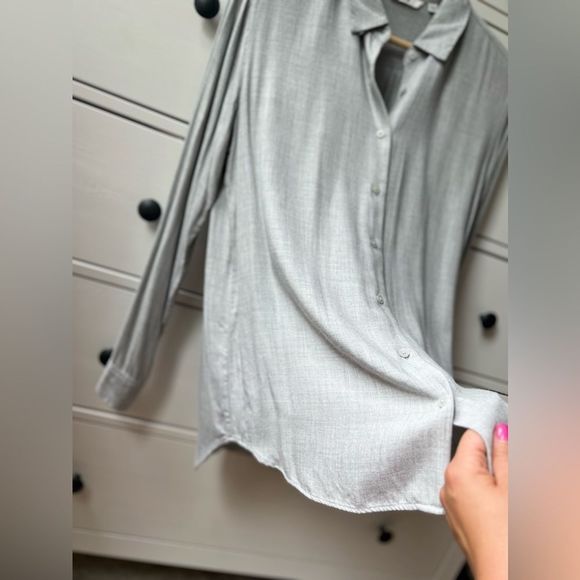Uniqlo Super Soft, Gray Button Down Shirt - Picture 5 of 12